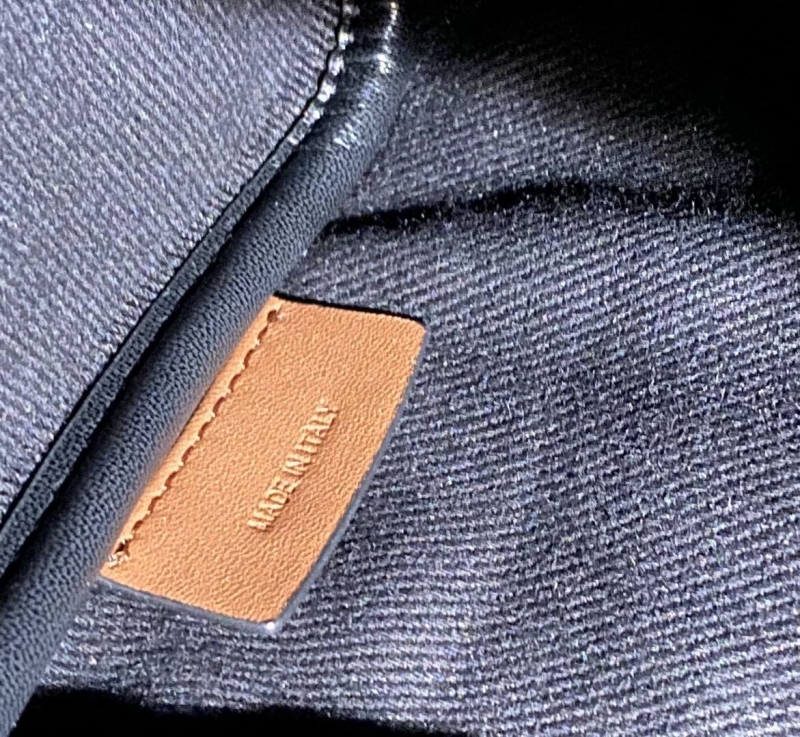 Bv*b*rry speedy bags